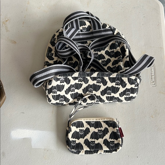 Mini backpack and small pouch - Picture 2 of 4